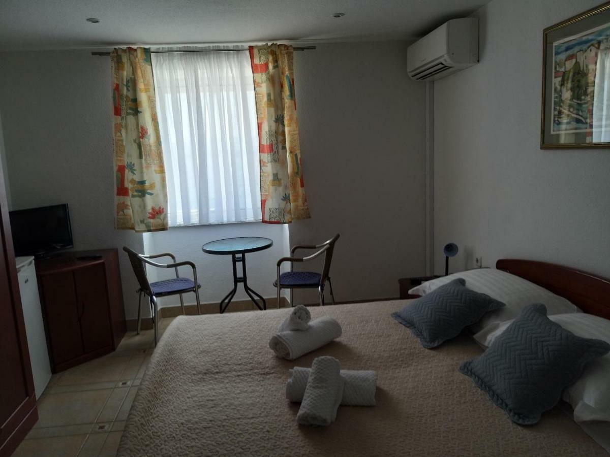 Riva Rooms Bol Exterior foto