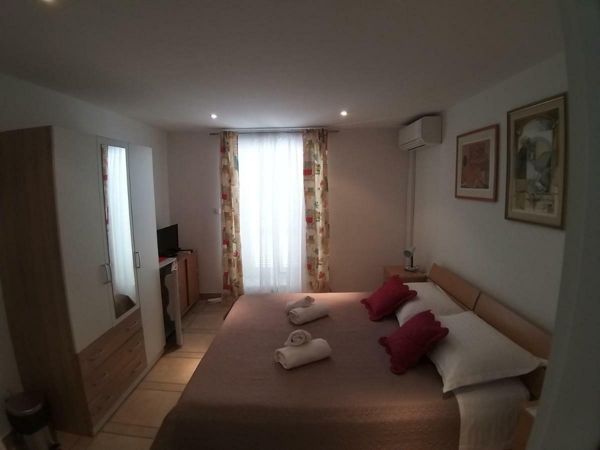 Riva Rooms Bol Exterior foto
